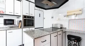 Villa à 30 m de la plage de Cambrils avec vue sur la mer, Wi-Fi, terrasses et jardin - Image 4