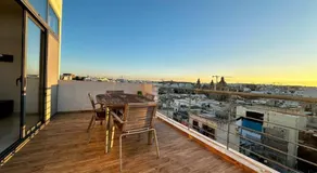 Lovely Penthouse off the Marina - Image 3