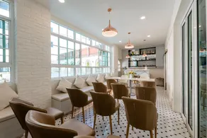 De Hug Hotel & Residence - Image 3