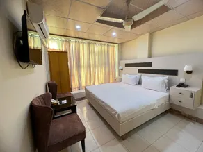 IPH Hotel - Image 2