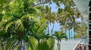 Luxury 2 Bed Palm Cove Unit, Pool & Partial Ocean View from 2nd Floor - Image 5