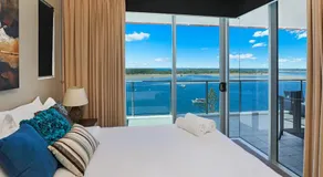 Silvershore Apartments on the Broadwater - Image 5