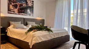 V Penthouse - Image 2