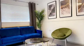 The Lux Ville, Stunning 6 Bedroom Home in London - Image 4