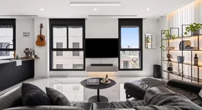 Sky High 15 Choose Between 2 Luxury Penthouses - Image 4
