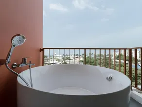 Blu Monkey Hub and Hotel Bangsaen - Image 5