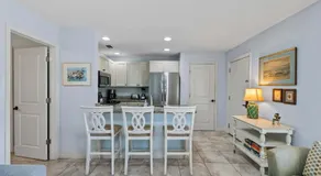 Le Monaco - 1 BR Romantic Condo! Getaway Steps from 5th Ave S Stylish Coastal Retreat with King Bed Beach Access and Prime Location, Near Dining Shopping and Sunset Views! - Image 4