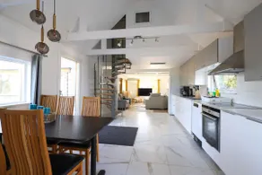 8 Beds • Workers Dream Home • Free Parking • Wifi - Image 3