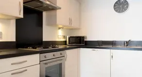 Lovely, comfortable 2-bed Braehead - free parking - Pass the Keys - Image 3