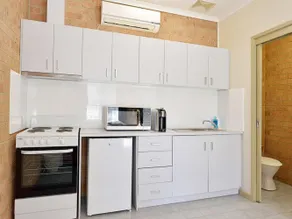 Cranbourne Motor Inn - Image 2