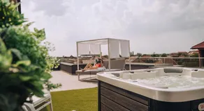 Hotel Glory - Image 2
