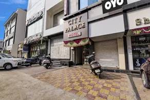 OYO Hotel City Palace - Image 4