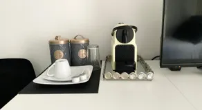 EXECUTIVE SINGLE ROOM WITH EN-SUITE in GUEST HOUSE CITY CENTRE - Image 5