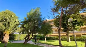 Central Modern Apartment 3 bed 2 bath - Image 5