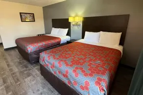 Econo Lodge - Image 1