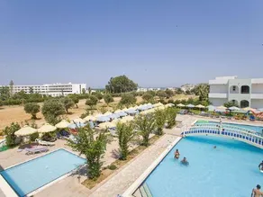 Memphis Beach Hotel - Image 3