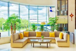 IU Hotels·Guiyang North Station Century City Exhibition Center - Image 3