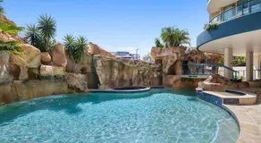 Top Floor Beachside Apartment in the Heart of Mooloolaba - Image 3