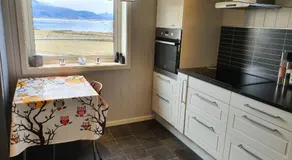 1 Room in The Yellow House, close to Airport & Lofoten - Image 4