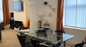 39 Cowley Road - Image 2