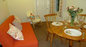Courtyard Cottage - Image 4