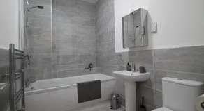 Superb 1-Bed Apartment - Free Parking Dundee - Image 4