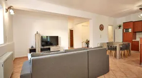 Sylvias Stylish Apartment - Image 2