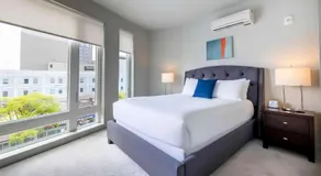 Luxury Apt Downtown - Image 2