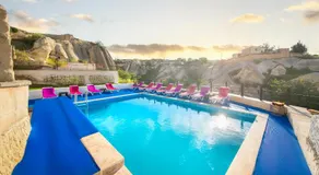 World Cave House - Hotel & Swimming Pool - Image 2
