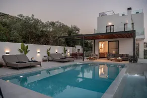 Avrilia Seaside Villa Heated Pool - Image 4