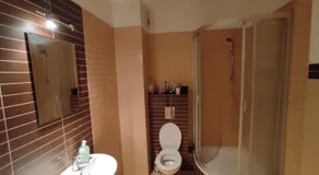 Nice room with 2 shared bathrooms ,WC , 2km to old town -100m from Metro Szwedzka - Image 2