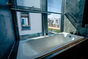 Luxury villa with 4 bedrooms - Image 5