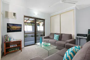 Cairns City Palms - Image 2