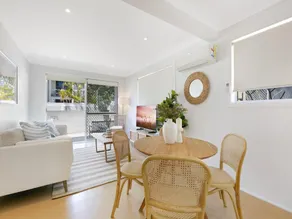 Ground Floor 2-Bed Mermaid Beach Pad with Parking - Image 3