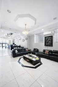Rainbow Hotel - Image 3