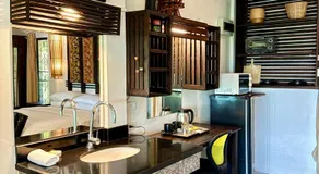 The Green Palm - Image 5