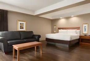 Grand Hotel & Conference Centre Calgary Airport, an Ascend Collection Hotel - Image 3