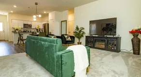 Lavishly Decorated 3-Bedroom Home Near Samsung-Taylor with King-Sized Bed - Image 2