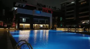 Parkside Boutique 3 BBR Serviced Apartment - Ocean Blue - Near Airport - Image 3