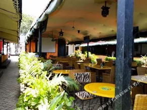 Dlux Hotel - Image 5