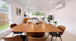 Modern 4-Bedroom Family Home in Park Ridge - Parking Included - Image 3
