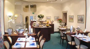 Astoria Hotel - Image 2