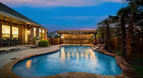 Pool house with hot tub and cinema - Image 3