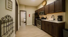Tower Grove Apt w Balcony & Fast Wi-Fi - Image 3