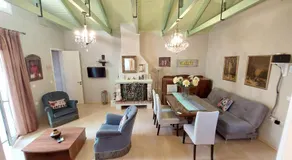 Niriides Apartments & Studio - Image 5