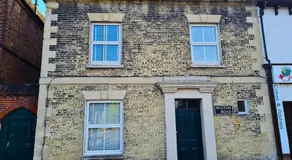The Old School House - Parking & Close to City - Image 5