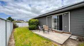 Solar Half-Plex with Chic Style in Country Glen - Image 5