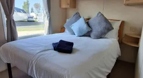 Lovely 6 Berth Caravan With Decking To The Side In Heacham Ref 21040E - Image 2