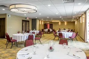 Lifestyle Inn Cedar Falls - Image 3