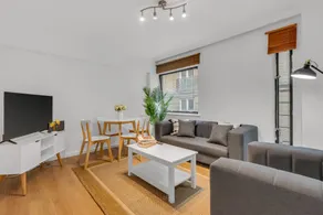 MySquare Mansion House Apartment Queens Quay - Image 4